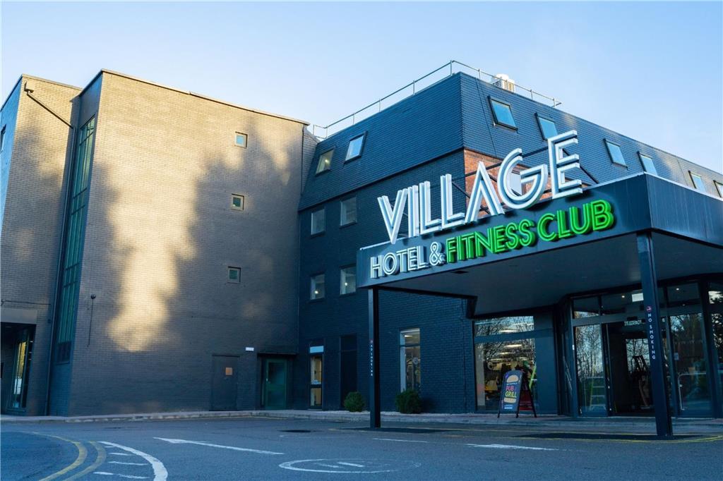 Village Hotel 布拉克内尔 外观 照片